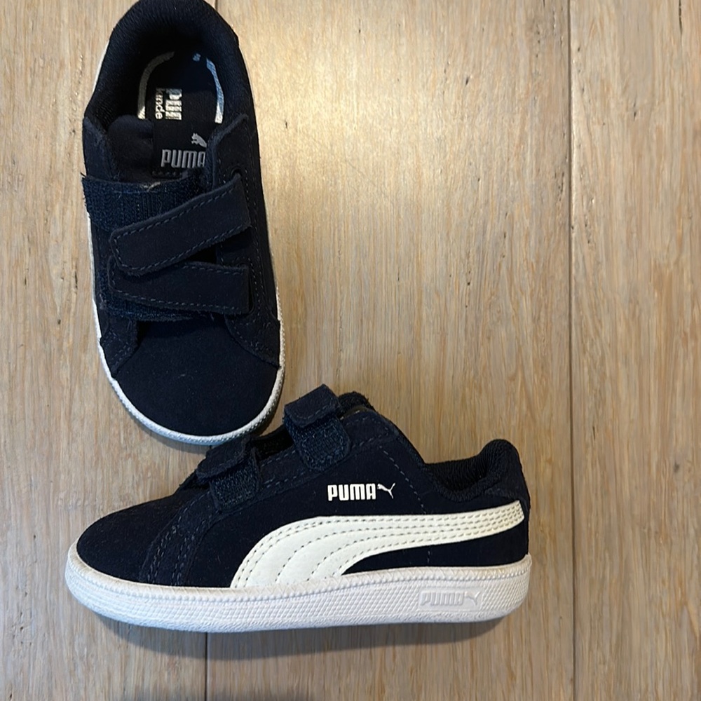 Baby Puma Navy Suede Velcro Sneaker. Size US 6c